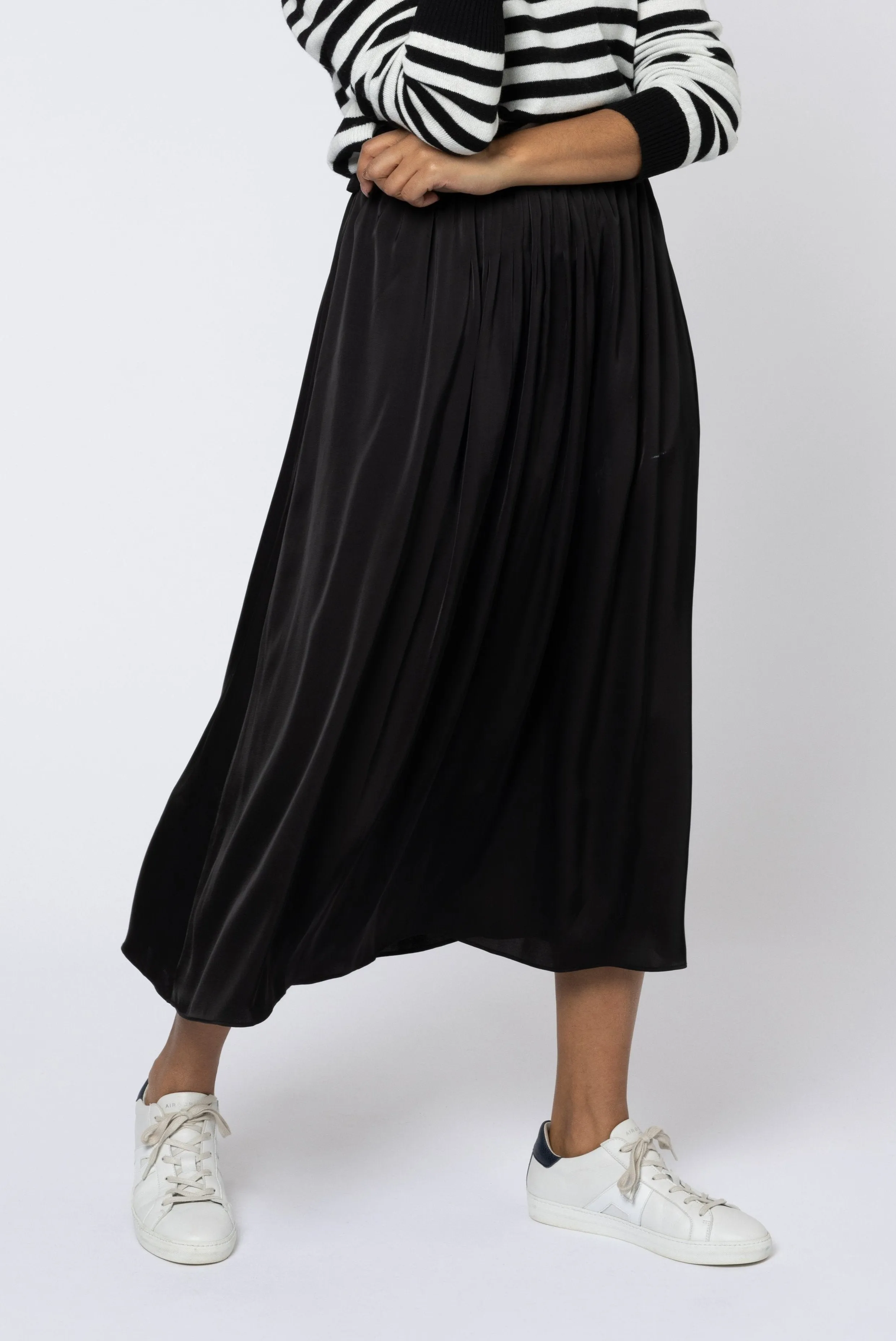 SAFFY SATIN SKIRT (BLACK)